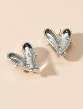 Load image into Gallery viewer, Heart earrings