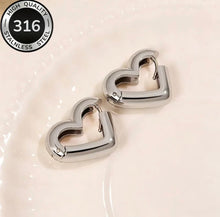 Load image into Gallery viewer, Heart earrings