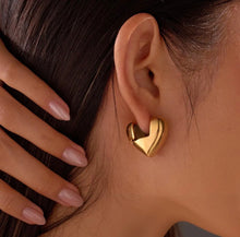 Load image into Gallery viewer, Heart earrings
