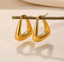 Load image into Gallery viewer, Triangle Earrings