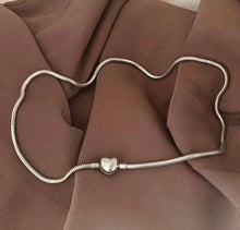 Load image into Gallery viewer, Heart Necklace