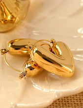 Load image into Gallery viewer, Heart earrings