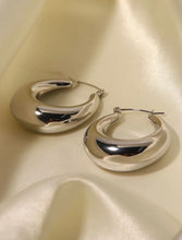 Load image into Gallery viewer, Thick earrings