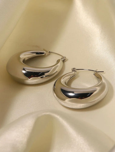 Thick earrings