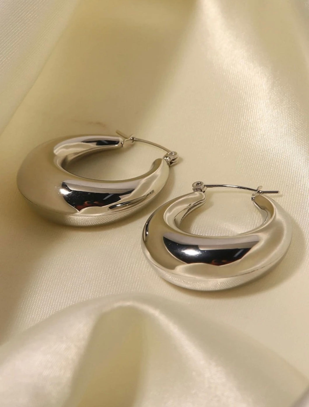 Thick earrings