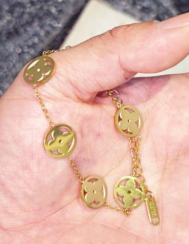 Flower bracelet