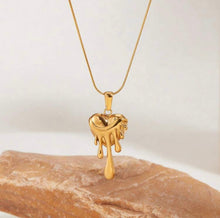 Load image into Gallery viewer, Heart Necklace