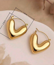 Load image into Gallery viewer, Heart earrings