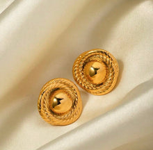 Load image into Gallery viewer, Stud earrings