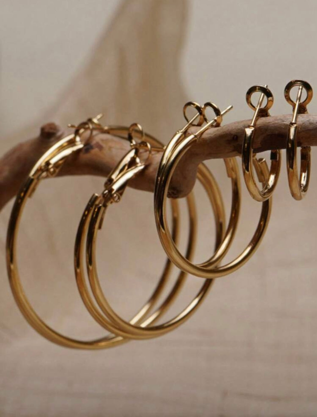 Hoops earrings
