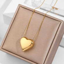 Load image into Gallery viewer, Heart Necklace