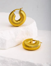 Load image into Gallery viewer, Snail earrings